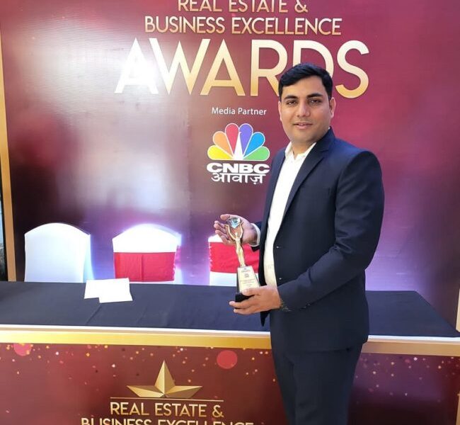 India’s 1st blockchain from yesworld.io awarded by Best technology entrepreneur of the year award by CNBC Business Excellence awards